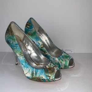 8.5 Watercolor Satin Peep Toe Silver Heel Pump